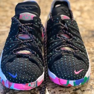 Nike kids Lebron Gang 18 Lebron James BRAND NEW NO TAGS